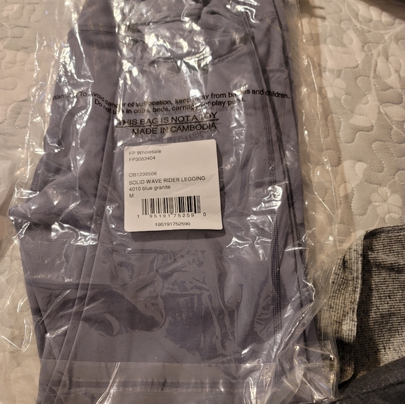 Free People Wave Rider Pocket Leggings BNWT - Picture 2 of 3